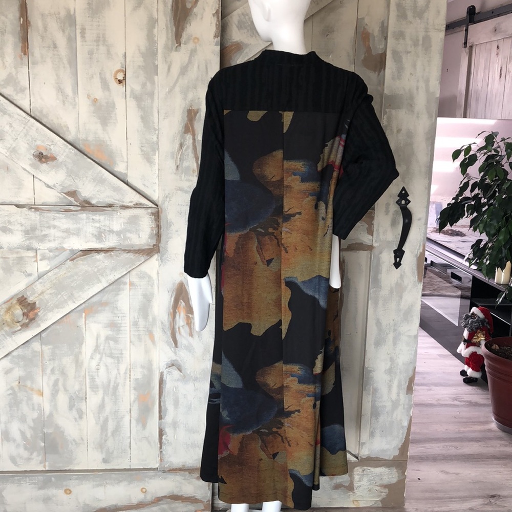 Vicky and Lucas artsy watercolor polyester duster black tan Xl